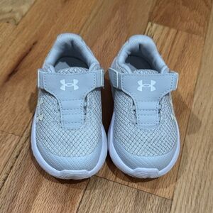Under Armour Kids' Light Gray Sneakers Size 6 Toddler